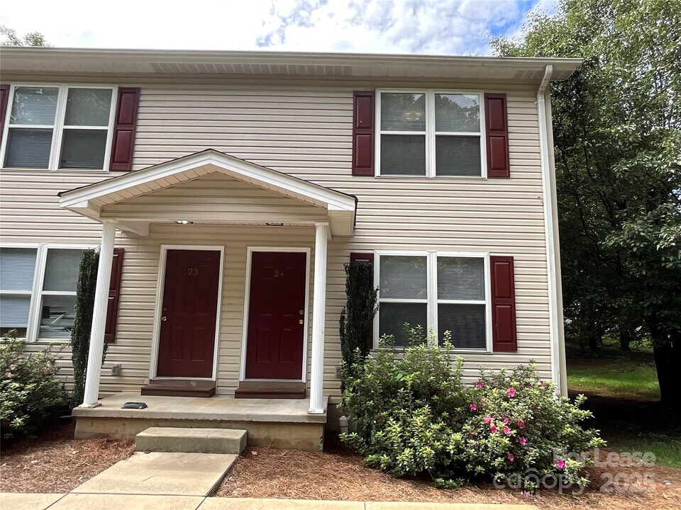 1520 N Main Ave in Newton, NC - Building Photo