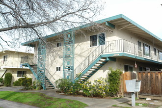 1124 Roewill Dr in San Jose, CA - Foto de edificio - Building Photo