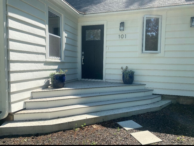 101 Cow Hill Rd in Clinton, CT - Building Photo - Building Photo