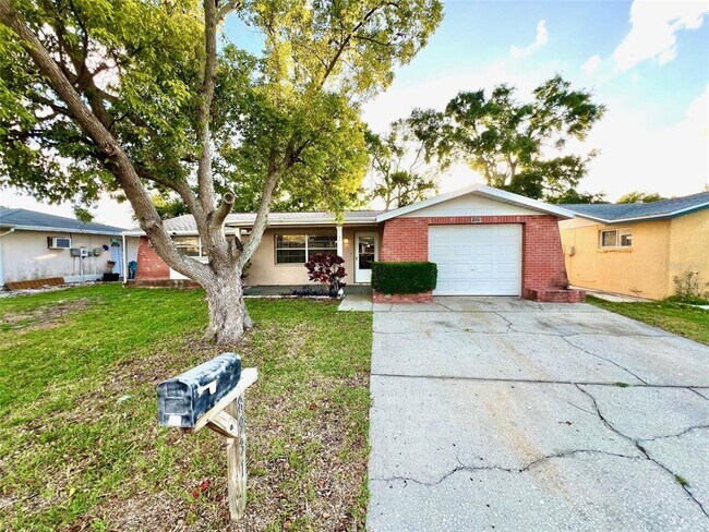 8931 Ledgestone Ln in Port Richey, FL - Building Photo - Building Photo