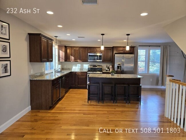 232 Ash St in Hopkinton, MA - Building Photo - Building Photo