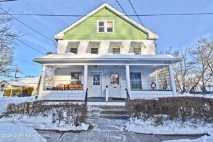 198 Grove St, Unit 1313 in East Stroudsburg, PA - Building Photo