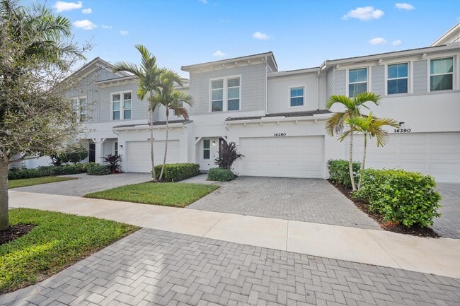 16280 Oakview Dr in Westlake, FL - Building Photo - Building Photo