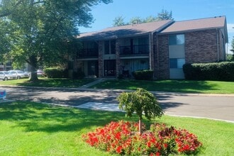 Hanover Court Apartments in Sterling Heights, MI - Foto de edificio - Building Photo