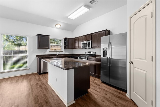 1925 Briar Grove Dr in Conroe, TX - Building Photo - Building Photo