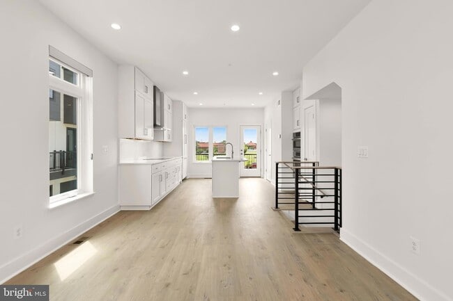 39 Lower Service Ct NW in Washington, DC - Foto de edificio - Building Photo