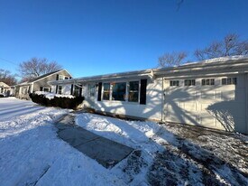 333 Midway Dr in Valparaiso, IN - Building Photo