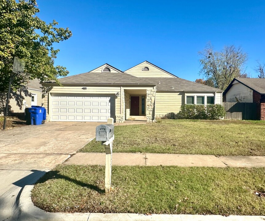 1705 N Cypress Ave in Broken Arrow, OK - Building Photo