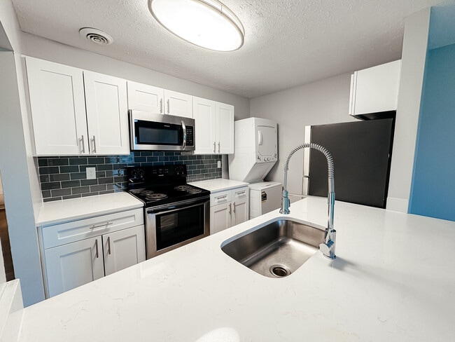 Spinnaker Court Apartments