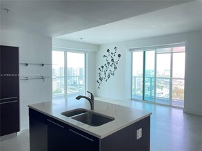 1900 N Bayshore Dr, Unit 3311 in Miami, FL - Foto de edificio - Building Photo