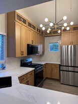 27533 Calinda in Mission Viejo, CA - Building Photo