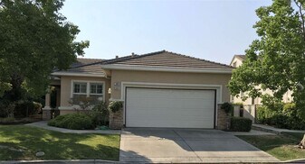 344 Gladstone Dr in Brentwood, CA - Building Photo