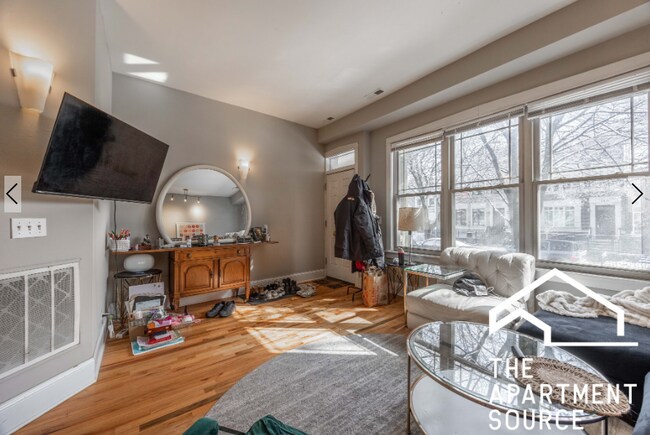 2430 N Marshfield Ave, Unit 1 in Chicago, IL - Building Photo - Building Photo