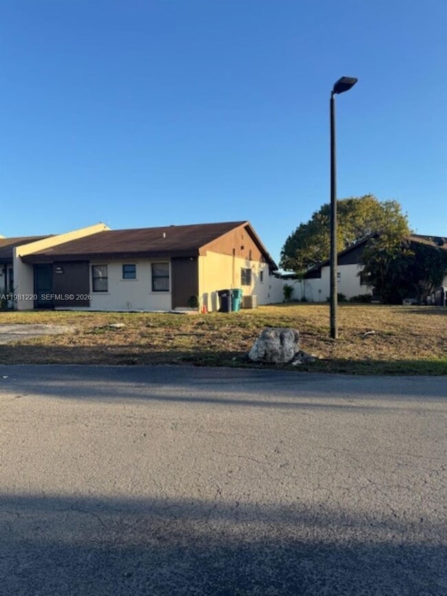 4929 SW 139th Ct in Miami, FL - Building Photo - Building Photo