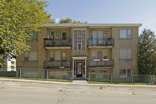 70 Cloverhill Rd in Toronto, ON - Building Photo