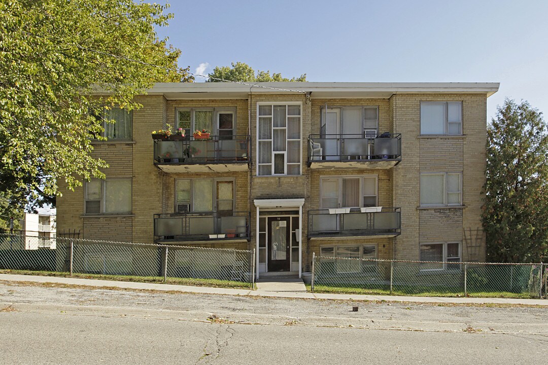 70 Cloverhill Rd in Toronto, ON - Building Photo
