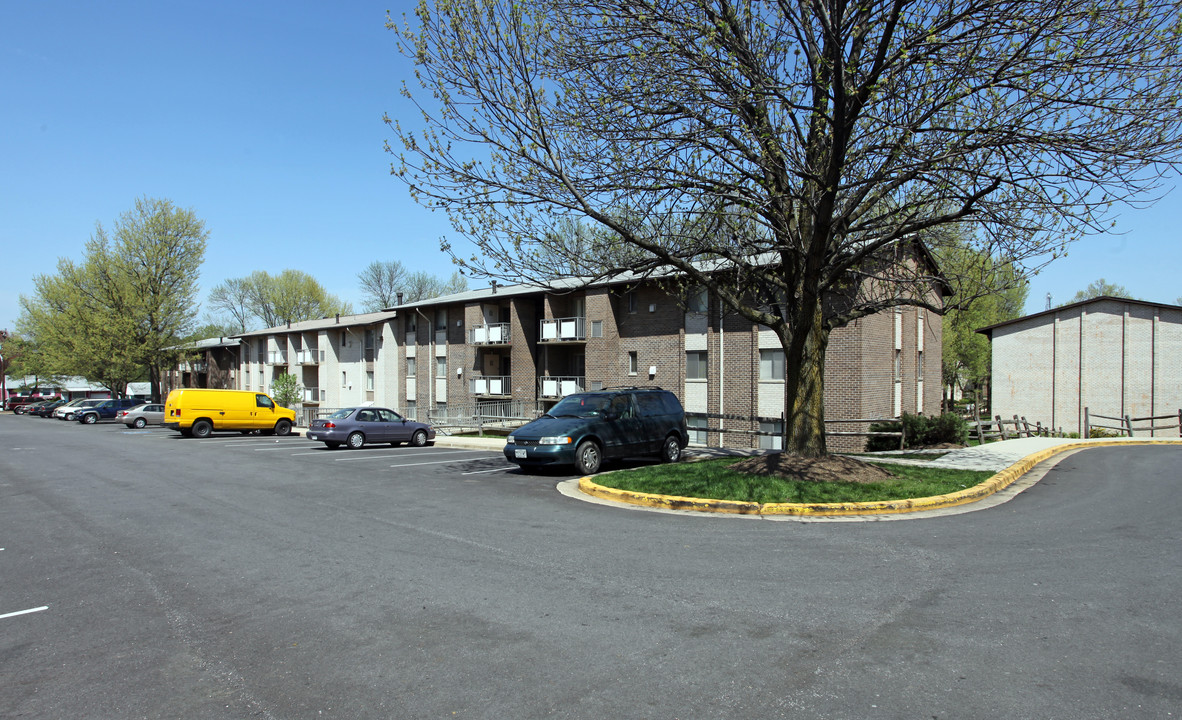 Glenarden Apartments in Lanham, MD - Foto de edificio