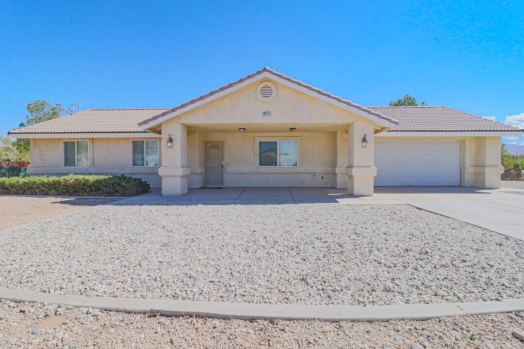 9727 Peach Ave in Hesperia, CA - Building Photo