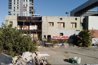 6007 Sunset Blvd in Los Angeles, CA - Building Photo - Building Photo