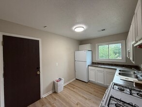 2606 E Hennepin Ave in Minneapolis, MN - Building Photo - Building Photo
