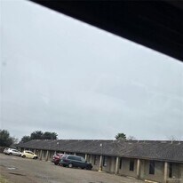 14 N Alamo St in Edinburg, TX - Building Photo