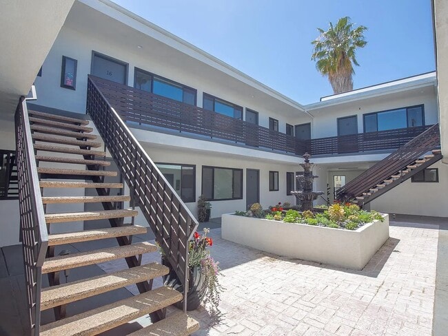 1330 N Martel Ave