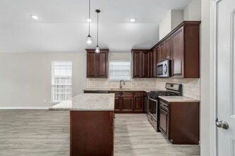 126 Jane Dr in Columbus, TX - Building Photo - Building Photo