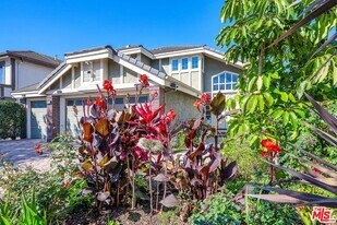 7513 W 83rd St in Los Angeles, CA - Building Photo