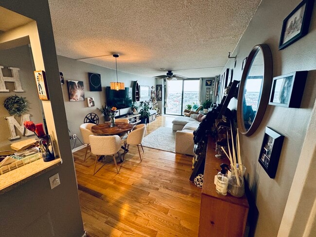 236 N Derby Ave, Unit 907