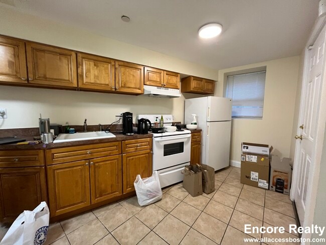 895 Huntington Ave, Unit G-1 in Boston, MA - Foto de edificio - Building Photo