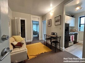 822 Beacon St, Unit 3b in Boston, MA - Building Photo