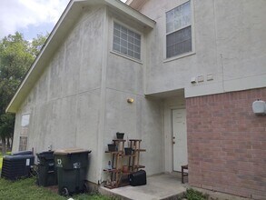 105 Crest Dr-Unit -105 in San Marcos, TX - Building Photo - Building Photo