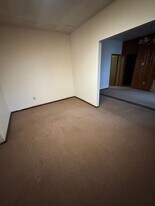 302 Vincennes Ave in Oakdale, PA - Building Photo