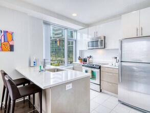 250 Kendall St in Cambridge, MA - Foto de edificio - Building Photo