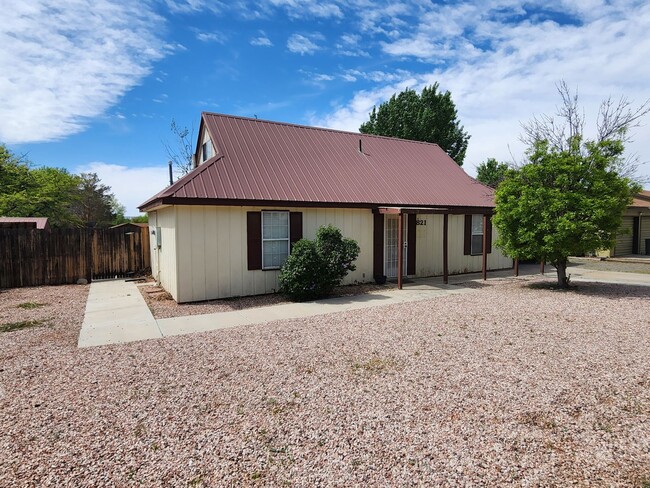 821 W Firwood St in Bloomfield, NM - Building Photo - Building Photo