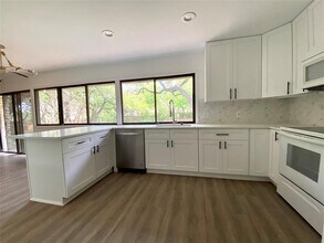11809 Highland Oaks Trail in Austin, TX - Building Photo - Building Photo