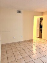 7283 W 24th Ave in Hialeah, FL - Building Photo