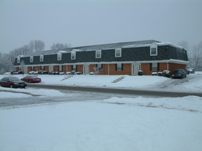 3195 Valerie Arms Dr in Dayton, OH - Building Photo - Building Photo