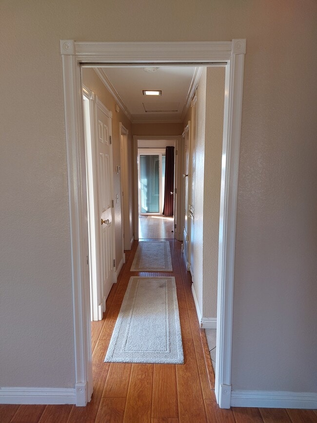 927 S Downey Pl, Unit 2-Bedroom Flat in Anaheim, CA - Building Photo - Building Photo