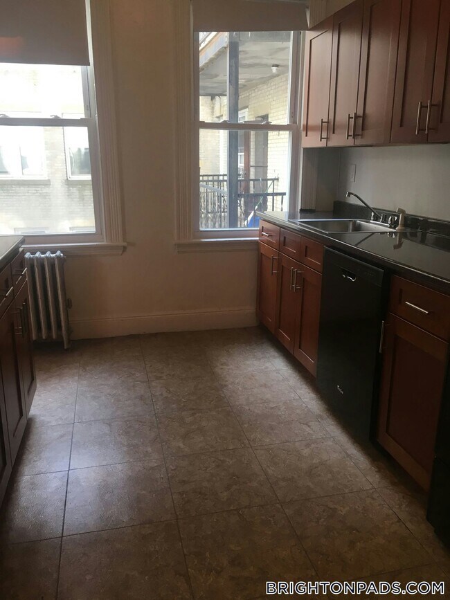 1626 Commonwealth Ave in Boston, MA - Building Photo - Building Photo