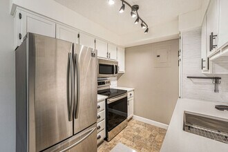 7040 W 20th Ave in Lakewood, CO - Building Photo - Building Photo