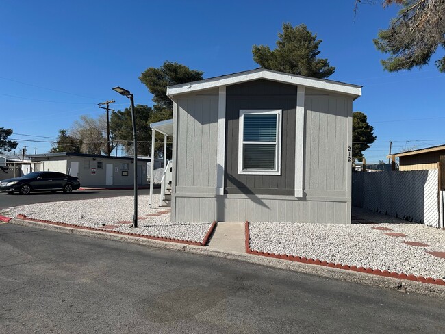 1190 S Mojave Rd in Las Vegas, NV - Building Photo - Building Photo