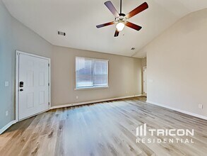 7894 Bluefin Trail in Union City, GA - Foto de edificio - Building Photo