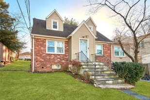 18 Highview Ave in Rye Brook, NY - Building Photo