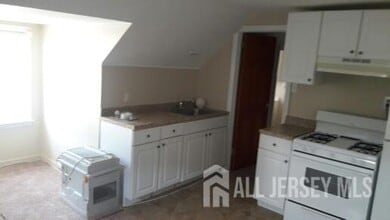 82 Woodbridge Ave in Highland Park, NJ - Building Photo - Building Photo