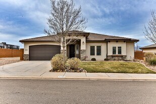 3731 E Shooting Star Ln in Saint George, UT - Building Photo