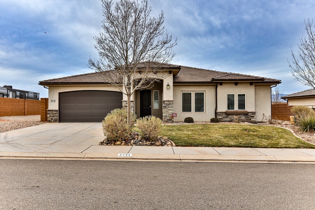 3731 E Shooting Star Ln in Saint George, UT - Building Photo