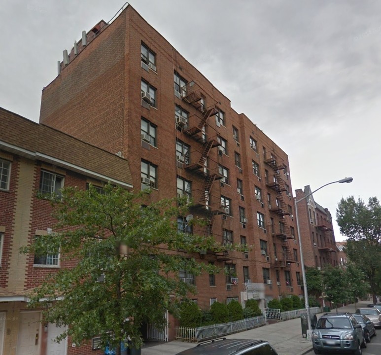 2511 Frisby Ave in Bronx, NY - Foto de edificio