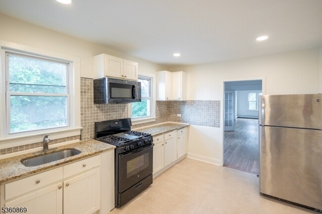 34 Fairview Pl in Bloomfield, NJ - Building Photo - Building Photo
