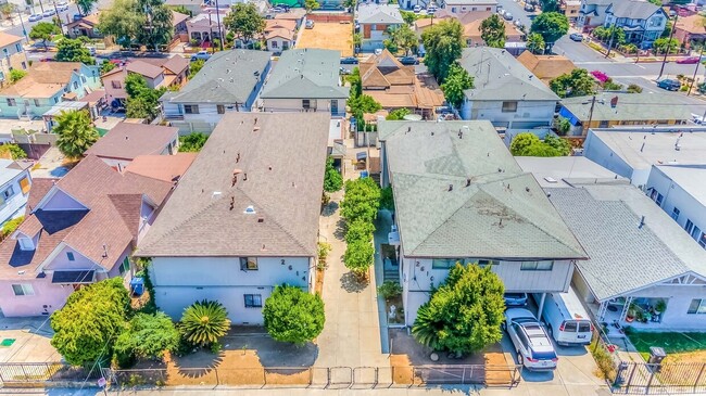 2614 Michigan Ave in Los Angeles, CA - Building Photo - Primary Photo